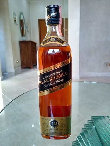 Johnnie walker black label - black,