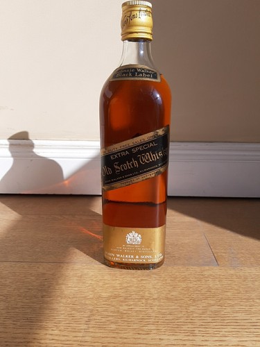 Johnnie walker black - black, label